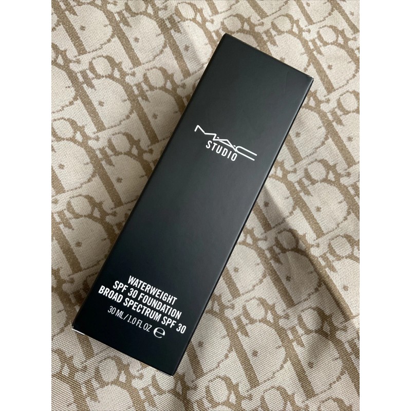 M·A·C MAC Studio Weight Foundation ~ NC20 ~ SPF30~ 30