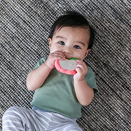 Infantino Lil' Nibbles Mordedor de silicona con textura vibrante, sin BPA, suave y fácil de sostener, estimulación sensorial para bebés, manzana