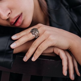 Mytys Retro Vintage Cocktail Rings for Women,Medieval Silver Chunky Cocktail Ring Black Marcasite Crystal Rings Antique Silver Big Stone Ring (Dome Black, 7)