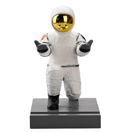 CYXStar Astronaut Resin Pen Holder, Mobile Phone Stand, Device Stand, Desk Organizer Decorative Pen Holder (White&Golden)