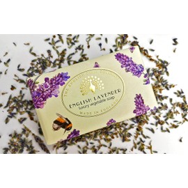 The English Soap Company Vintage Wrapped Soap Bar, English Lavender Shea Butter Soap Bar, Moisturising Soap Bar for Face and Body, English Lavender Scent 190g