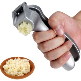 Pαmperεd Chεf Garlic Press, Garlic Mincer Easy-squeeze Ergonomic Handle, No Need To Peel, Rust Proof, Professional Ginger Press & Garlic Crusher with Handy Cleaning Brush- Dishwasher Safe