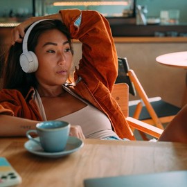 JBL JBL Tune 520BT - Wireless On-Ear Headphones, Up to 57H Battery Life and Speed Charge, Lightweight, Comfortable and Foldable Design, Hands-Free Calls with Voice Aware (White)