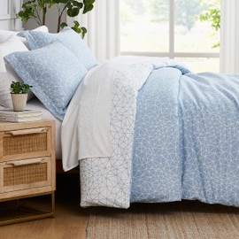 Southshore Fine Living, Inc. Cal King Lightweight Comforter Set with 2 Pillow Shams, Reversible Bedding Set - Geometric Print - Alternative Down Comforter for California/King Bed, Sky Blue & White