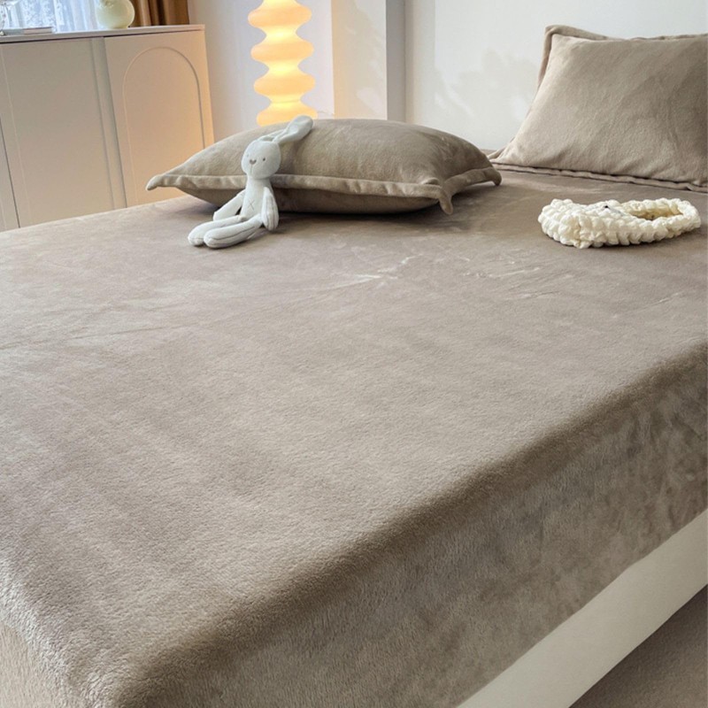 Luxurious Velvet Fitted Sheets，All-Season Milk Plush Bedding，15" Deep Pockets Mattress