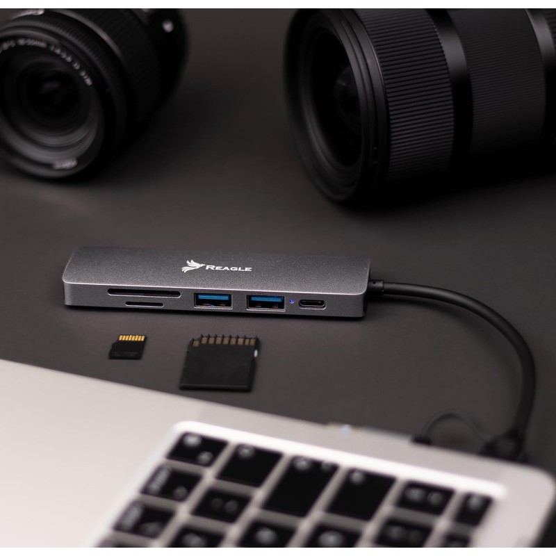 REAGLE USB 3.2 GEN 1 6-in-1 Active Hub Adapter Two