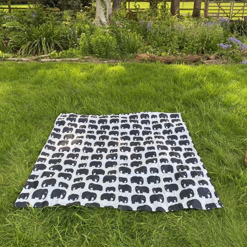 BundleBean Waterproof picnic blanket – Lightweight and compact beach mat,