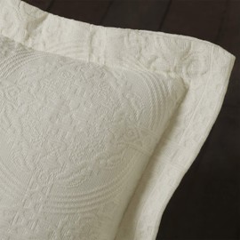 SUPERIOR Jacquard Matelasse Fleur De Lis 100% Cotton Medallion 3-Piece Bedspread Set - Queen, Ivory
