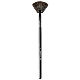 Sigma Beauty | Strobing Fan Brush | Makeup Brush | Soft, Dense Fanned Brush Head | Cruelty-Free