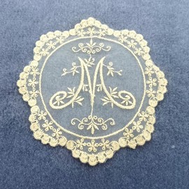 Pack of 2 17 cm Round Lace Doilies, Retro Embroidered Coasters, Flower Mat, Lace Placemat, Table Mat, Cup Mat, Doily, Vase Mat for Table, Wedding, Home Decoration, Camel