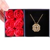 collar de 4 corazones y trebol, caja de regalo con