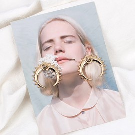 TseenYi Boho Crescent Moon Stud Earrings Gold Moon Dangle Metal Earrings Crescent Drop Dangle Earrings Vintage Moon Earrings Jewellery for Women and Gilrs