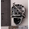 Broche de calavera de vidrio para mujer con mandíbula móvil.