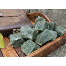 BEZAVO 1lb Green Aventurine Raw Crystals Bulk, Gemstone Rough Stones Crystals for Tumbling, Cabbing, Polishing, Wire Wrapping, Home Office Decor, Wicca & Reiki Crystal Healing Good Luck