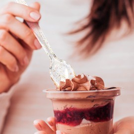 MATANA 300 Gold Glitter Plastic Silverware Set 100 Spoons 100 Knives 100 Forks, Heavy Duty Clear Plastic Cutlery Set Party Utensils for Wedding Receptions, Birthday Parties, Banquet & Catering