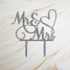 Mr and Mrs ケーキトッパー 花嫁と花婿のサイン ウェディング/婚約ケーキトッパー デコレーション シルバーグリッターアクリル