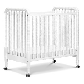 DaVinci Jenny Lind 3-in-1 Convertible Mini Crib in White, Removable Wheels, Greenguard Gold Certified