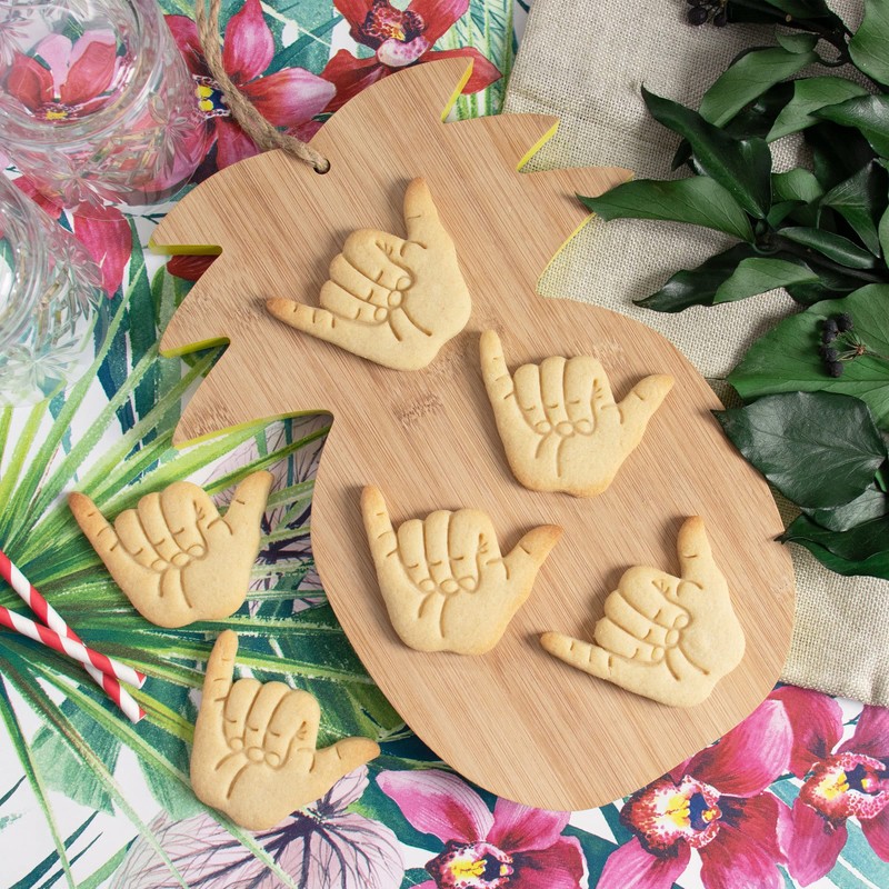 Shaka Hand Sign Cookie Cutter, 1 Piece - Bakerlogy