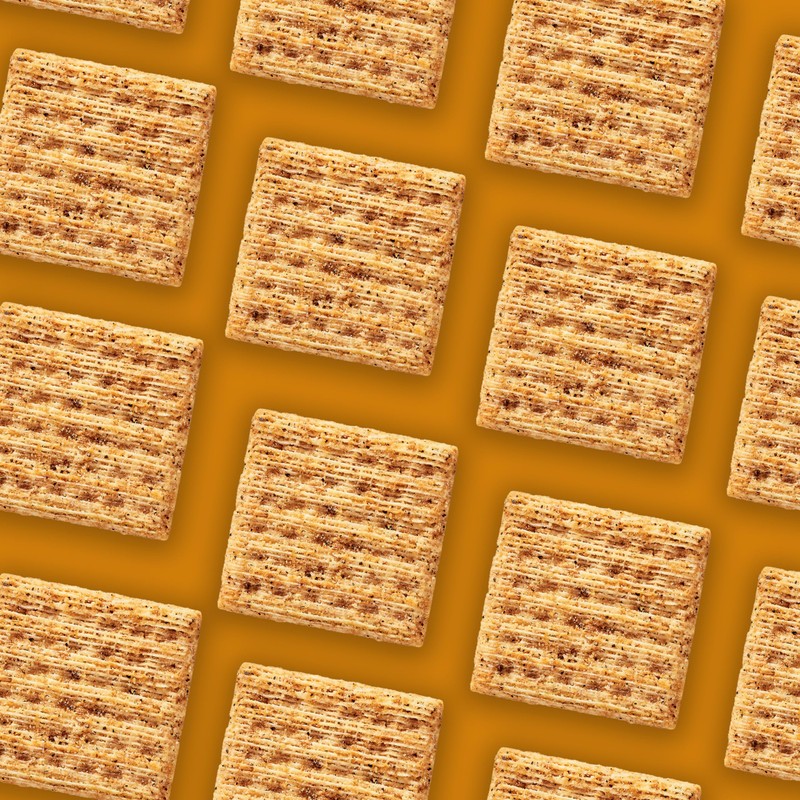 Triscuit Smoked Gouda Whole Grain Wheat Crackers, Lunch Snacks, Bulk