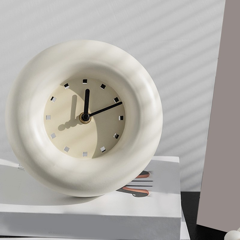 Desk Clock Iron Round Modern Decorative Silent Battery Operated Table