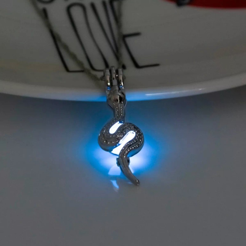 TCI Imports Collar Serpiente Luminoso Fluorescente Brilla En Oscuridad