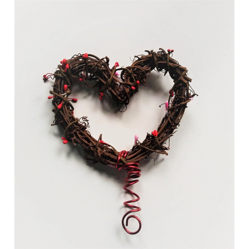 Heart Tree Topper in Rustic Grapevine and Pip Berries