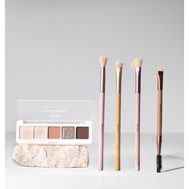 Beter - Set Pennelli per trucco per occhi e Palette di Ombretti con 4 tonalità + illuminante, Pure Harmony, 4 pennelli per occhi e sopracciglia, Setole sintetiche e fibre di bambù