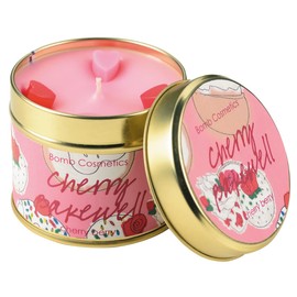 Bomb Cosmetics Cherry Bakewell Duftkerze in Dose, Kirschmandel-Kuchenduft, enthält reine Bergamotte und Muskatellersalbei, vegan, 30–35 Stunden Brenndauer