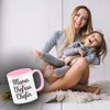 Mama Ehefrau Chefin Kaffeebecher in rosa stilvolles Design geschwungene Schrift