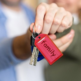 16 Pack Key Tags Tough Plastic Key Tag with Split Ring & Blank Paper Labels & Transparent Window Covers Assorted Colors Key Chain Label Sturdy Item Identifiers 2 Inch ID Tag for Keys (8 Colors)