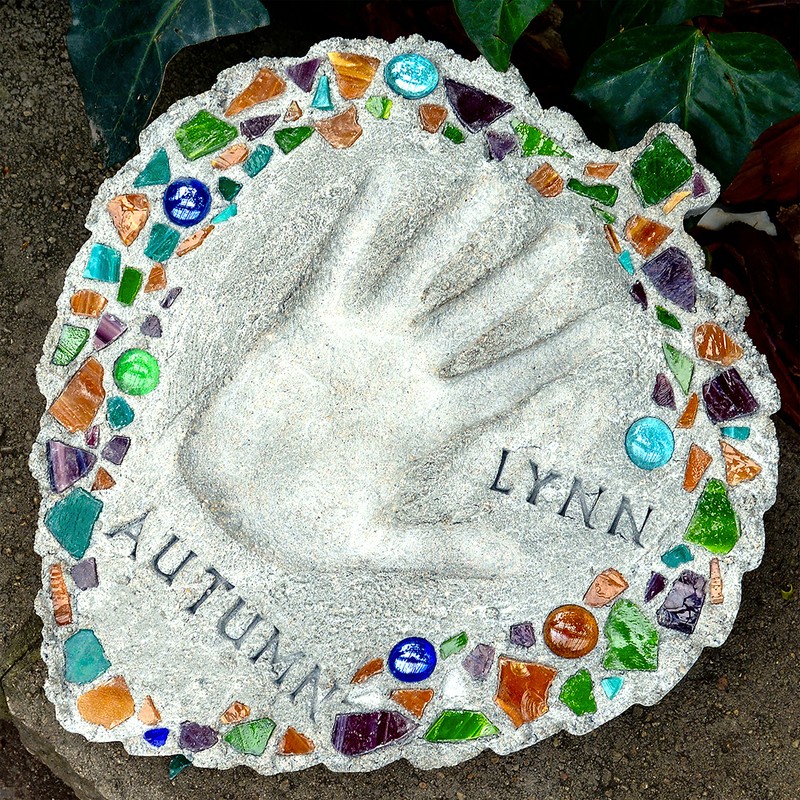 Midwest Products Milestones Decorative Mosaic Leaf Stepping Stone Kit for