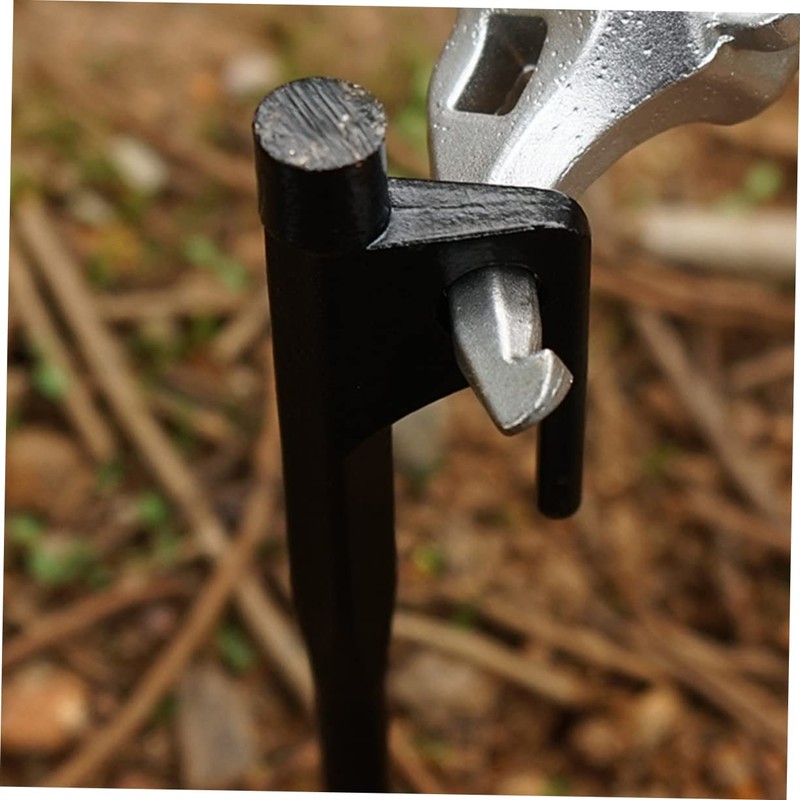 Outanaya 4pcs Iron Tent Pegs Ground Stakes for Camping Beach