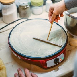 Hofmeister® dough distributor for crepes, wood, distributor for dough, galettes and pancakes, distributes the dough wafer-thin and evenly, no scratches on the heating plate, heat-resistant, beech