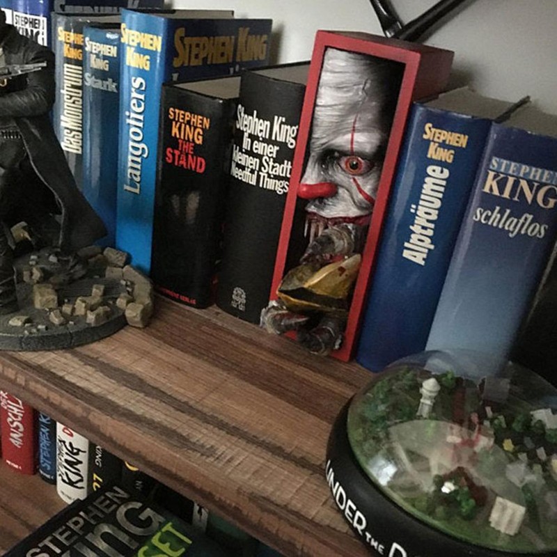 Monster on The Bookshelf Resin Decor Bookstand Resin Sculpture Ornaments