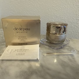 Clé de Peau Beauté Cle De Peau The Foundation Broad Spectrum SPF 21 Sunscreen o60  deep tan ochre