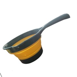 Folding Water Ladle Household Water Scoops Collapsible Spoon Scoop Cup Bath Ladle Foldable Water Scoop Long Handle Dipper Spoons Water Scoop for Kitchen Bathroom Outdoor Dippers（Green）