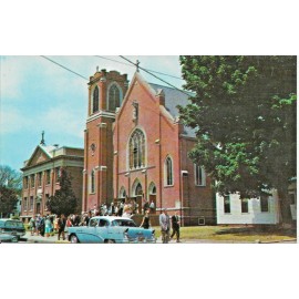 Wakefield Trading Co Sacred Heart Roman Catholic Church, Amesbury, Massachusetts --POSTCARD