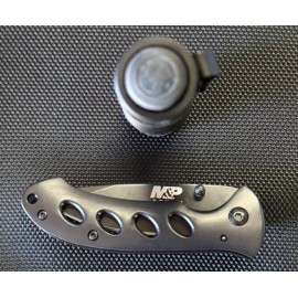 Smith & Wesson New Smith & Wesson 110147 Delta Force CS-20 Flashlight & Oasis Locking Knife