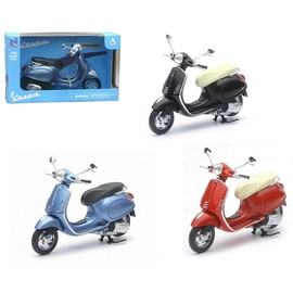 NewRay 57553 A 1: 12 Vespa Primavera, Farblich sortiert