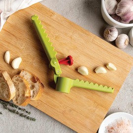 OTOTO Garligator Garlic Press - Garlic Mincer Tool - Funny Gifts - Alligator Garlic Press - Garlic Crusher Press with Ergonomic Handle