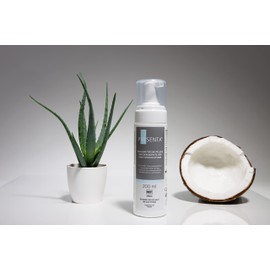 PRESENTA Foam 200 ml - Care, Cleanse and Protection of the Skin Around the Stoma - Replaces Water and Soap - For Adults and Children - Stoma-friendly Ingredients - Quick Application