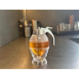 Honey Dispenser Jar - Drip Proof - Maple Syrup Dispenser - Attractive Honeycomb Shaped Honey Pot - Honey Jar with Stand, Beautiful Bee Decor