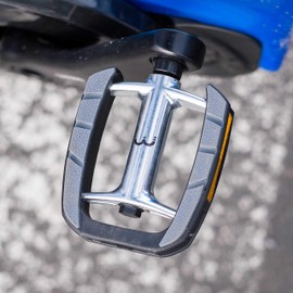Bbb Cycling City Bike Pedals Flat 9/16" with Reflectors Aluminium Durable Anti-Slip Lightweight for Urban and Electric Bike's ComfortLight BPD-43, Black