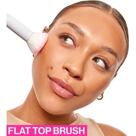 Wet n Wild Brocha para Maquillaje con Parte Superior Plana – Brocha Profesional para Base, Polvos y Contorno, Cerdas Suaves y Densas, Maquillaje Uniforme y Acabado Impecable