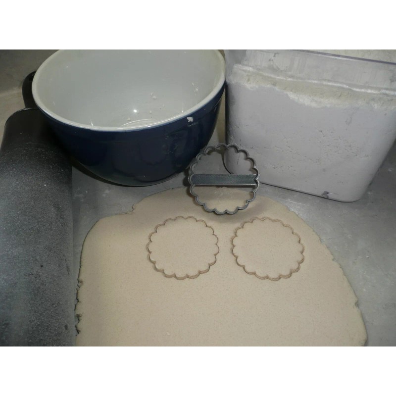 AJT SCALLOPED CIRCLE SHAPE FOR JAM FILLED LINZER COOKIE CUTTER