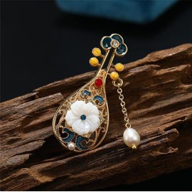 ulricar Lute Instruments Pin Brooch Flower Pearl Pipa Handmade Brooch Chinese Musical Instruments Lapel Pin For Women Girls for Clothes Dress Scarf Bags Decoration (Lute)