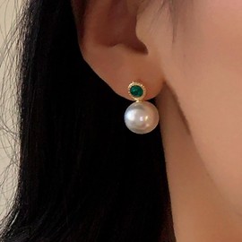 TseenYi Vintage Pearl Earrings Gold Pearl Emerald Stud Earrings Boho Pearl Drop Earrings Pearl Bridal Earrings Minimalist Emerald Green Earrings Jewellery for Women and Girls