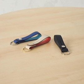 Com Size M 95-10WI01-204 Shrink Leather Key Chain, Cream x Orange