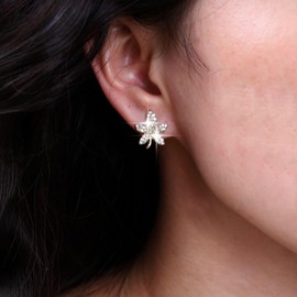 TseenYi Vintage Pearl Flower Earrings Acrylic White Flower Earrings Resin Flowers Pearl Stud Earrings Bridal Flower Petal Pearl Earrings Pearl Wedding Earrings Jewellery for Women and Girls, Crystal