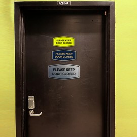 Signs ByLITA Fancy Please Keep Door Closed Sign - Security and Safety | Durable Material | Easy to Install (Black Gold) - Medium 1 Pack